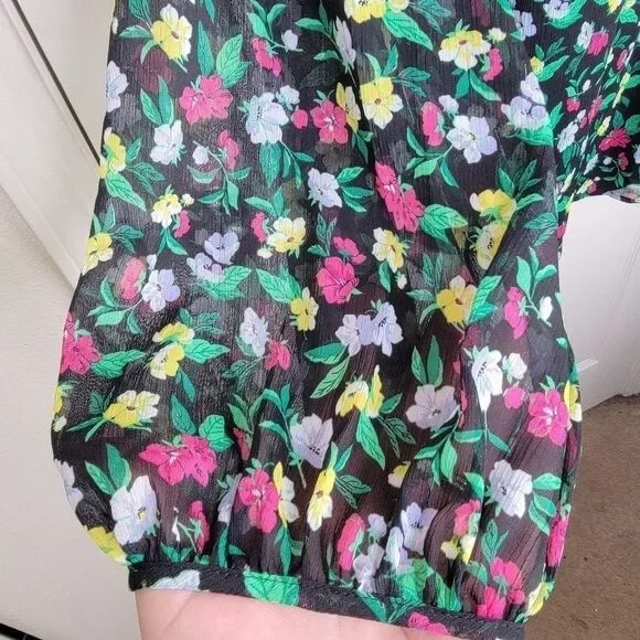 Ann Taylor Nwt floral smocked sleeve peasant top size medium - Picture 4 of 8